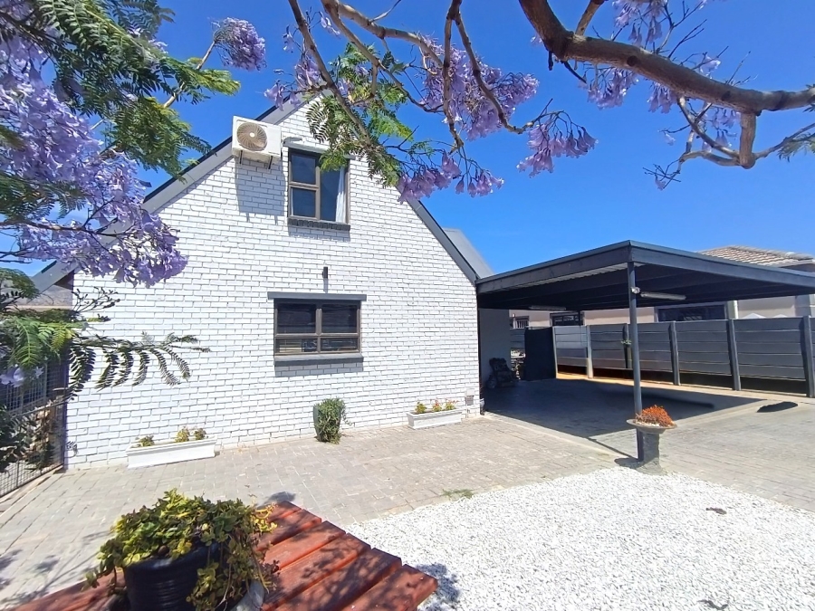 3 Bedroom Property for Sale in Gordons Bay Central Western Cape